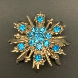 Vintage Gold Tone Starburst Pin Brooch Aqua Blue Rhinestones Prong Setting